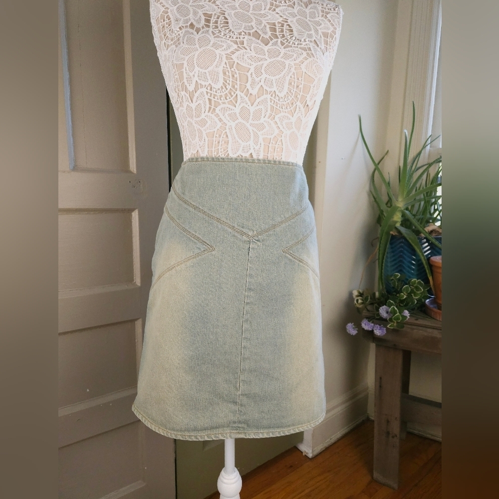 American Eagle Vintage Light Wash Distressed Denim Skirt Talon Zip Women 6